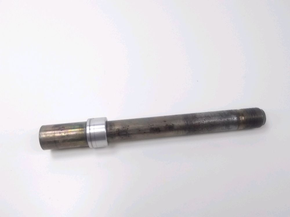 Axe de roue avant