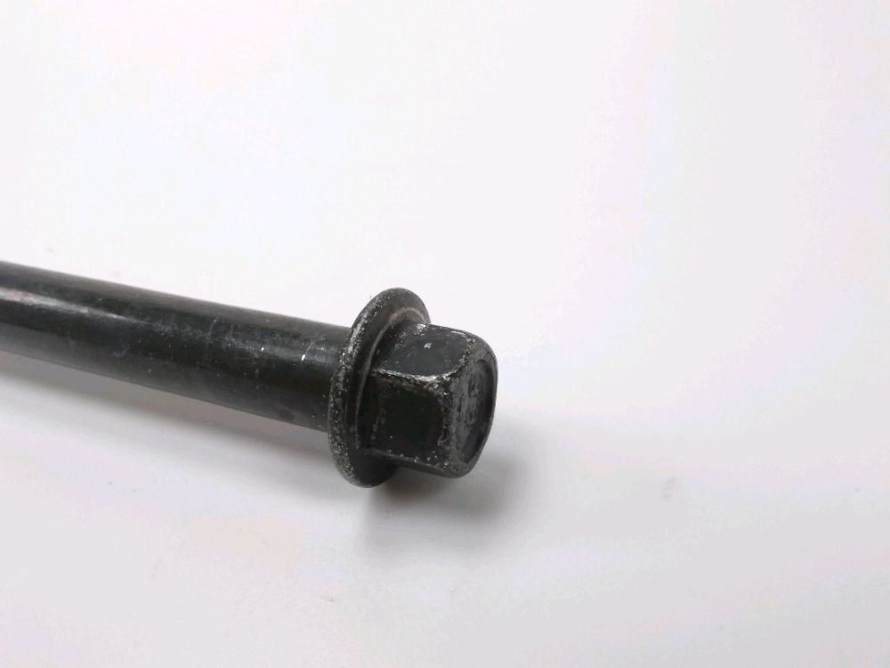 AXE DE ROUE AVANT