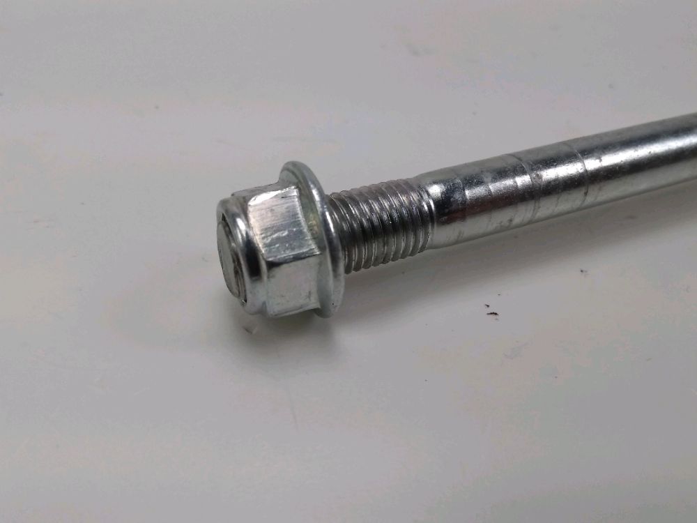 AXE DE ROUE AVANT