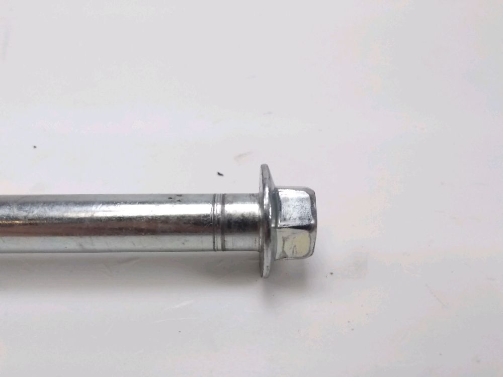 AXE DE ROUE AVANT