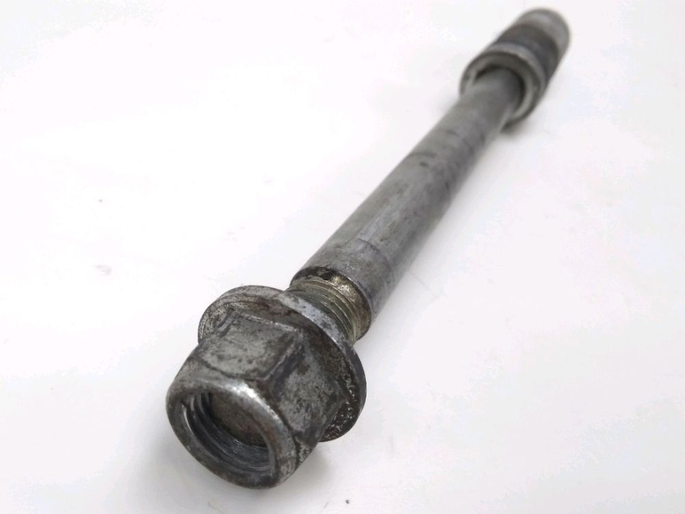 AXE DE ROUE ARRIERE