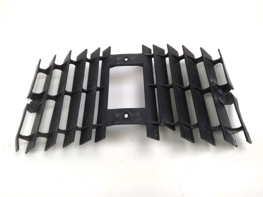 GRILLE DE RADIATEUR
