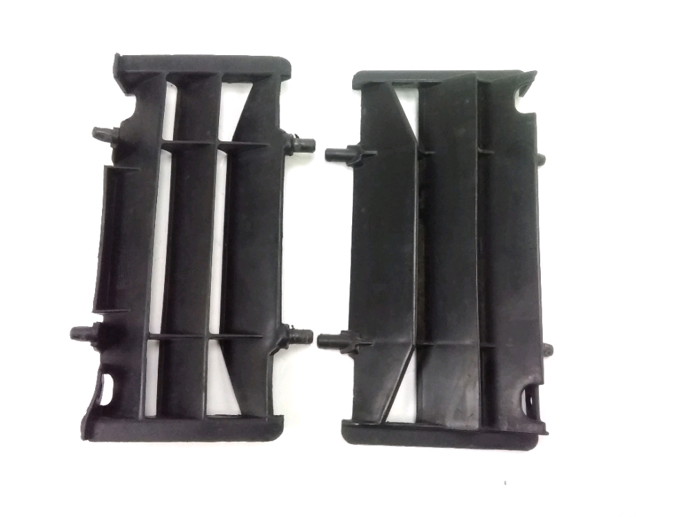 GRILLE DE RADIATEUR