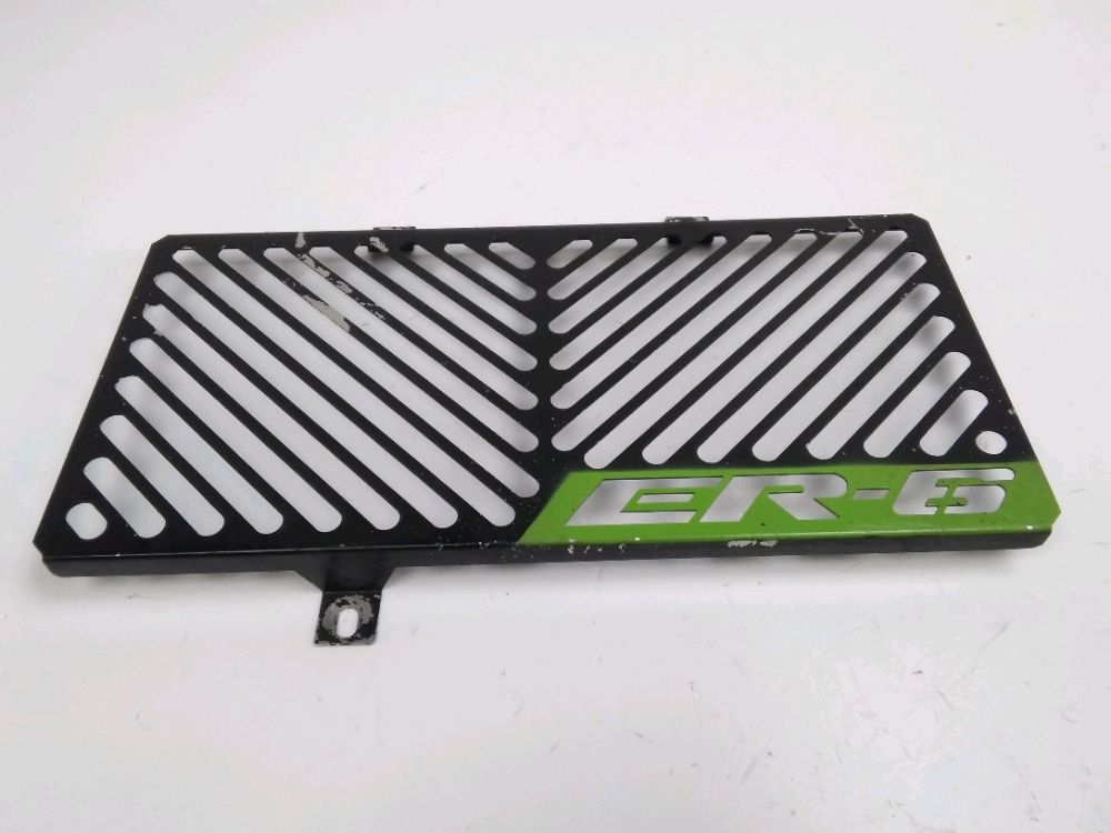 GRILLE DE RADIATEUR