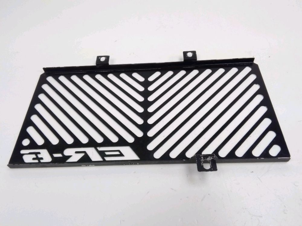 GRILLE DE RADIATEUR