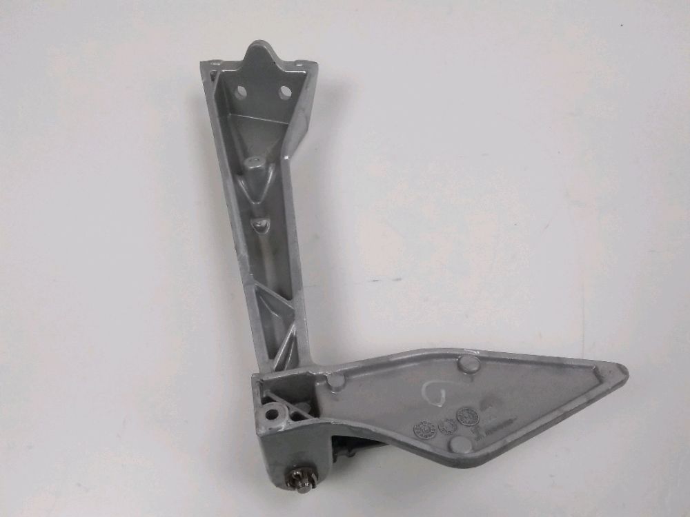 PLATINE ET REPOSE PIEDS ARRIERE DROIT