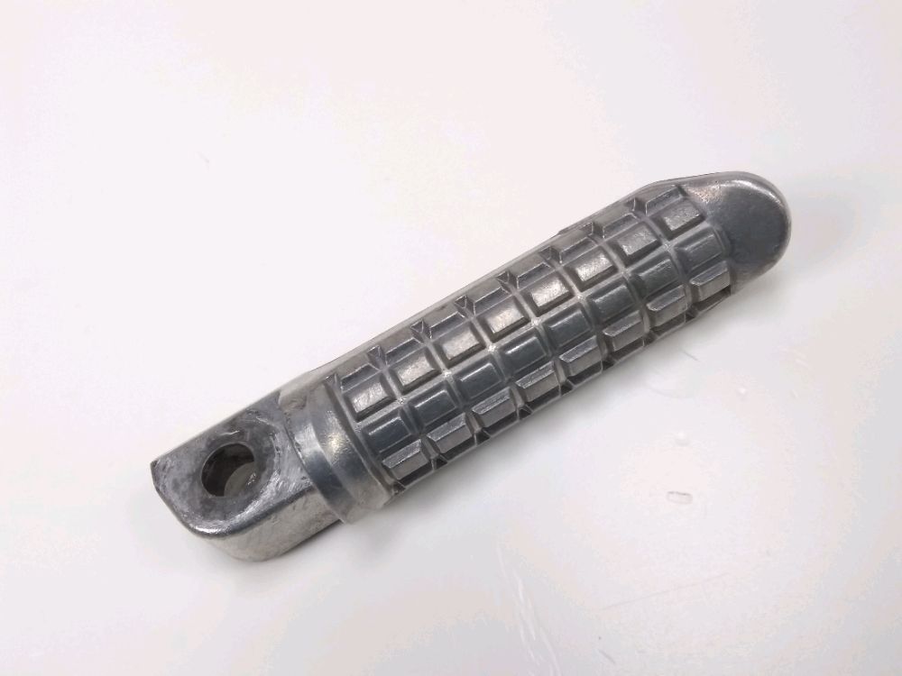 Repose pieds arriere droit