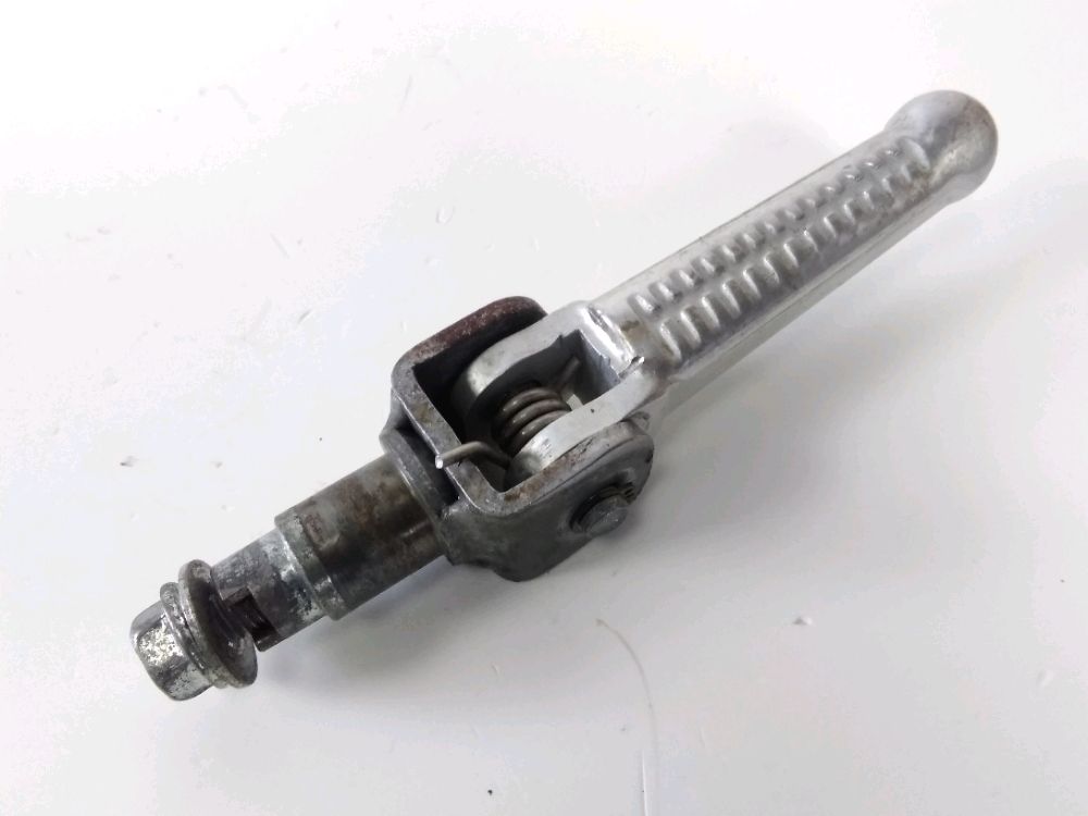 Repose pieds avant droit