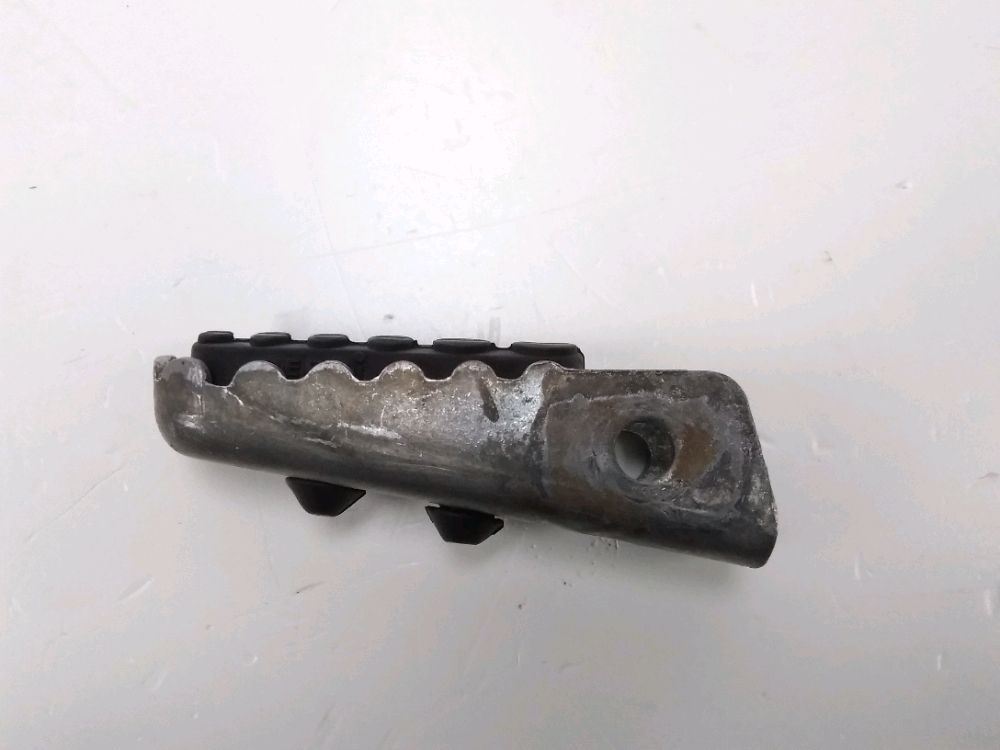 Repose pieds arriere gauche