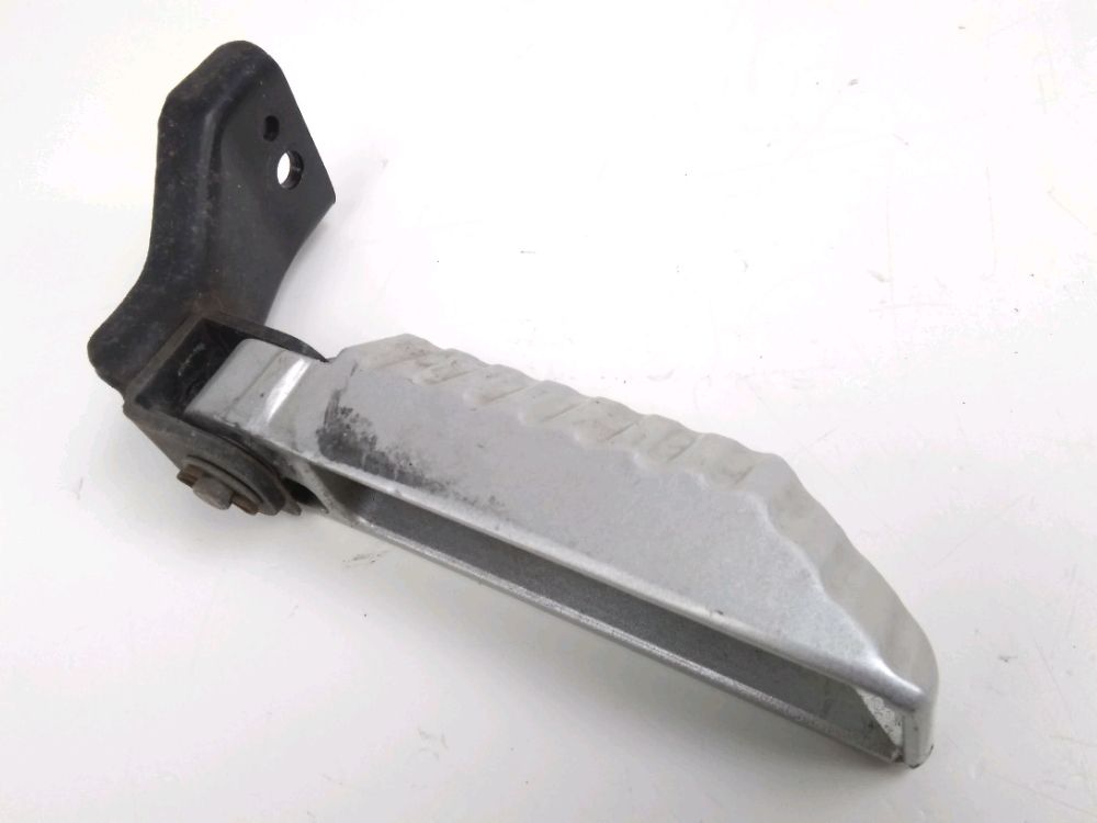 Repose pieds arriere droit