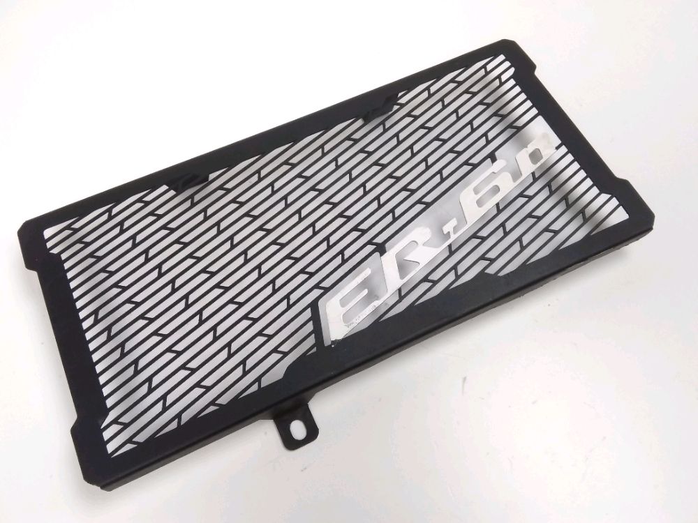 GRILLE DE RADIATEUR