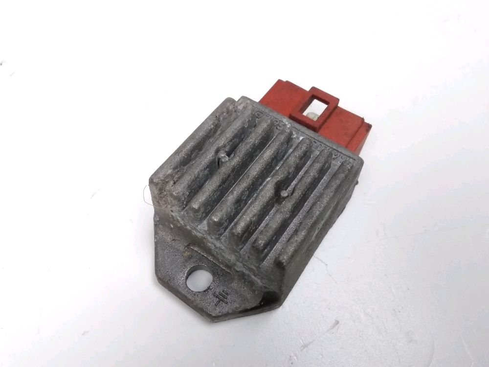 REGULATEUR DE TENSION