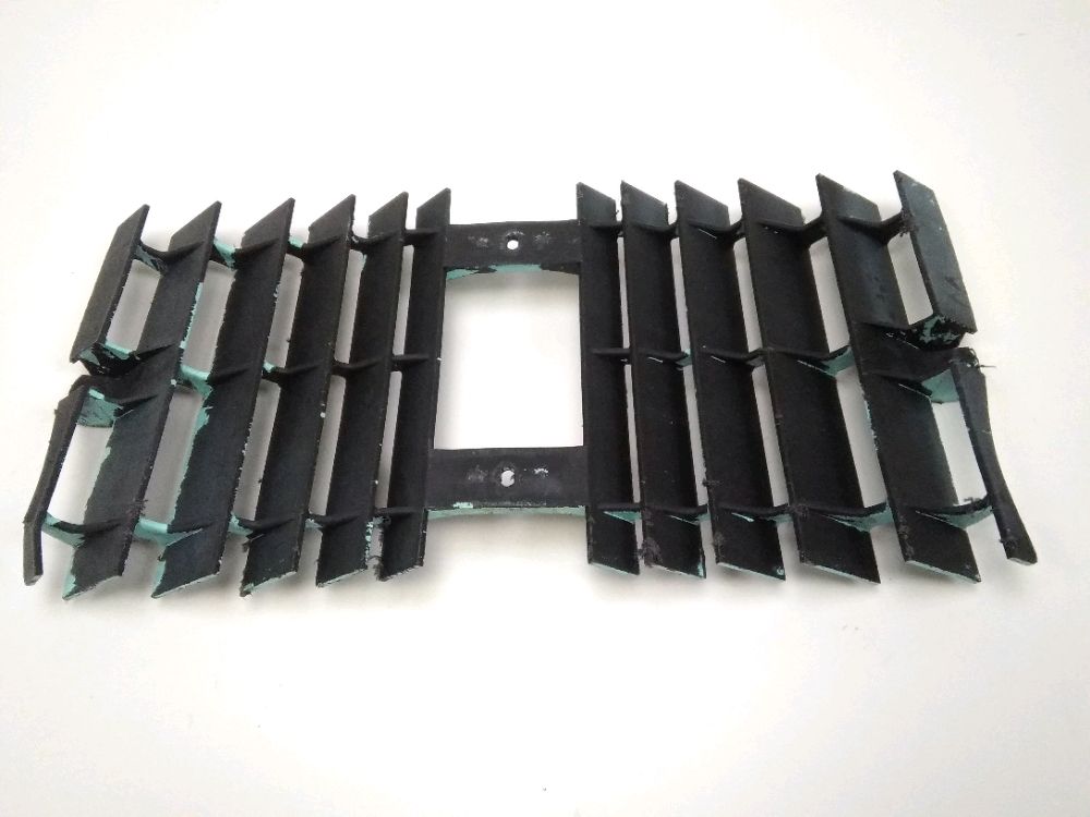GRILLE DE RADIATEUR