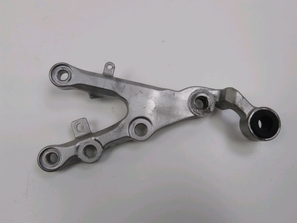 PLATINE AVANT DROITE