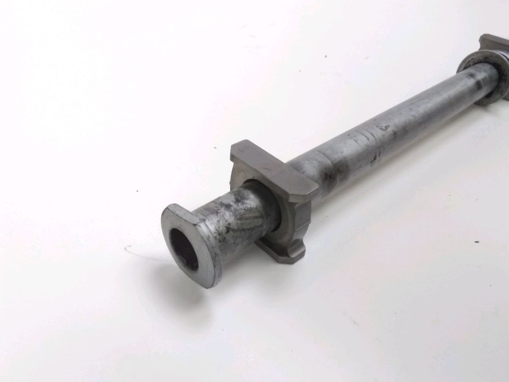 AXE DE ROUE ARRIERE