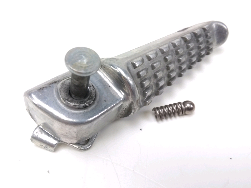 Repose pieds arriere droit