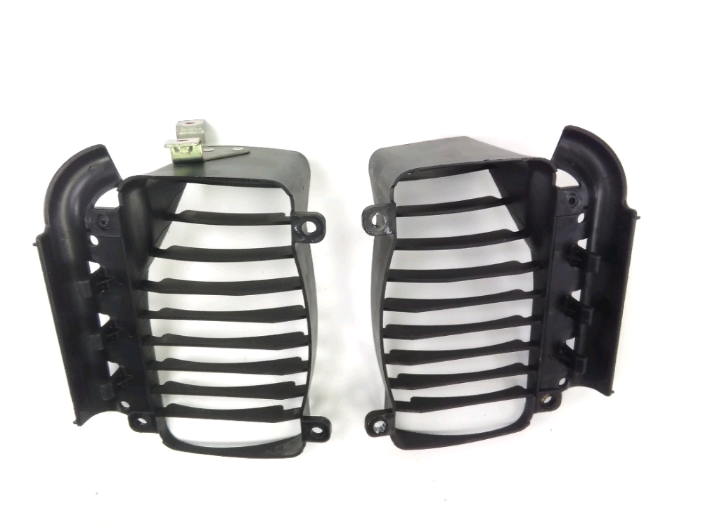 GRILLE DE RADIATEUR