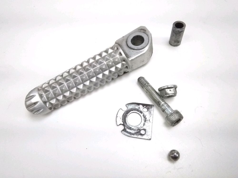 Repose pieds arriere gauche