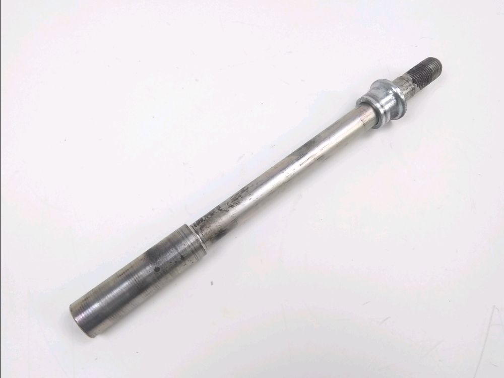 AXE DE ROUE AVANT