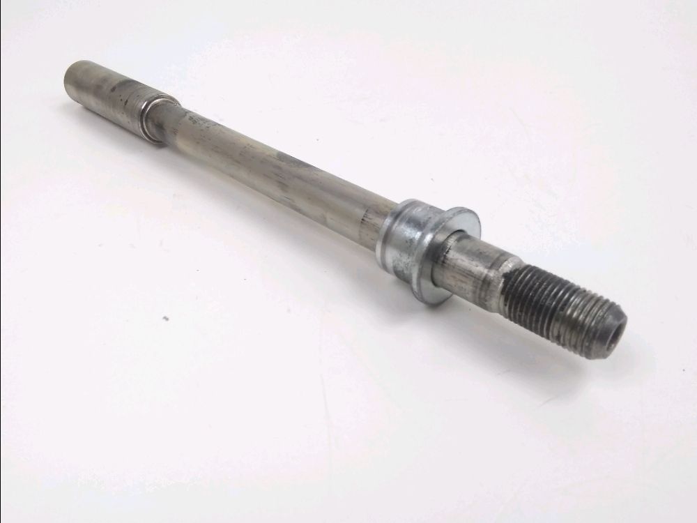 AXE DE ROUE AVANT