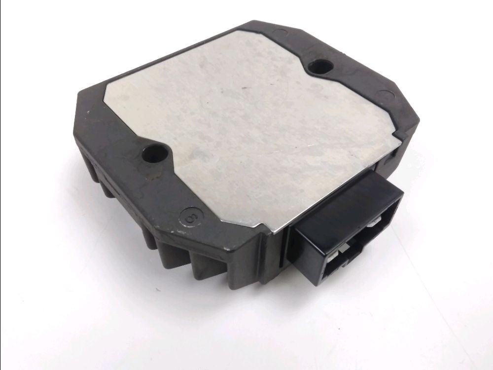REGULATEUR DE TENSION
