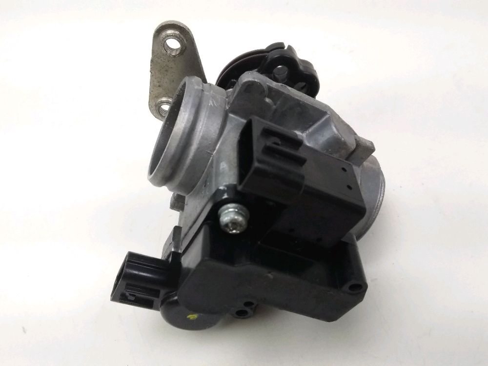 Corps d'injection droit