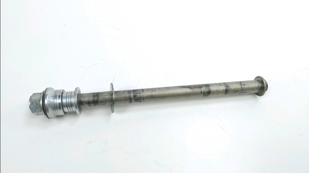 AXE DE ROUE ARRIERE