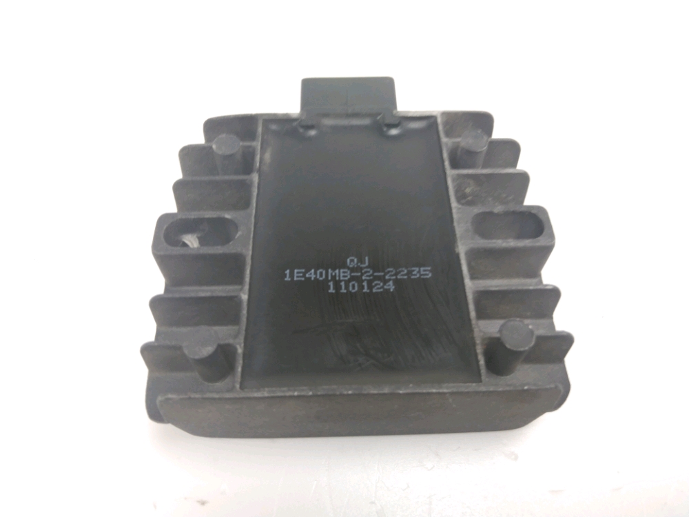REGULATEUR DE TENSION