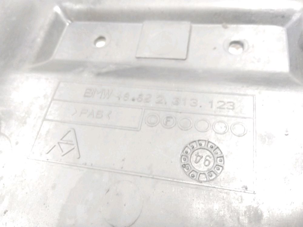 SUPPORT DE PLAQUE ET ECLAIRAGE