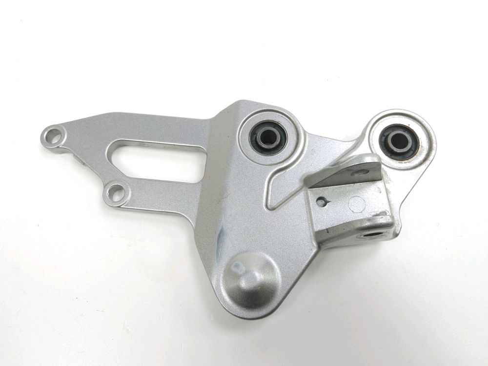 PLATINE AVANT DROITE