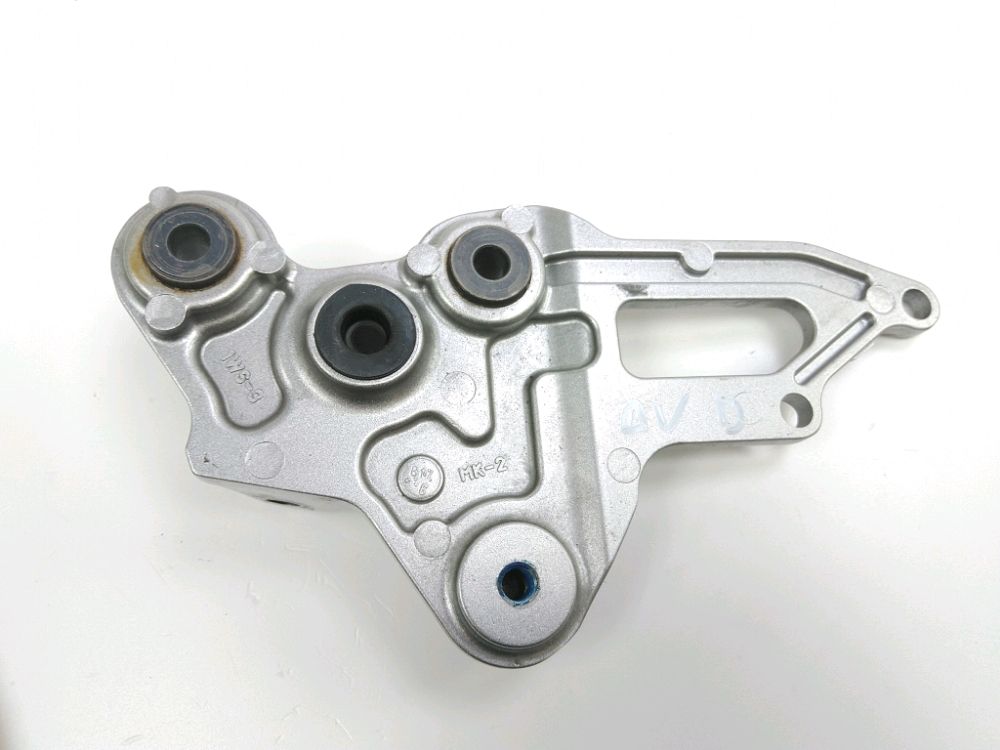 PLATINE AVANT DROITE