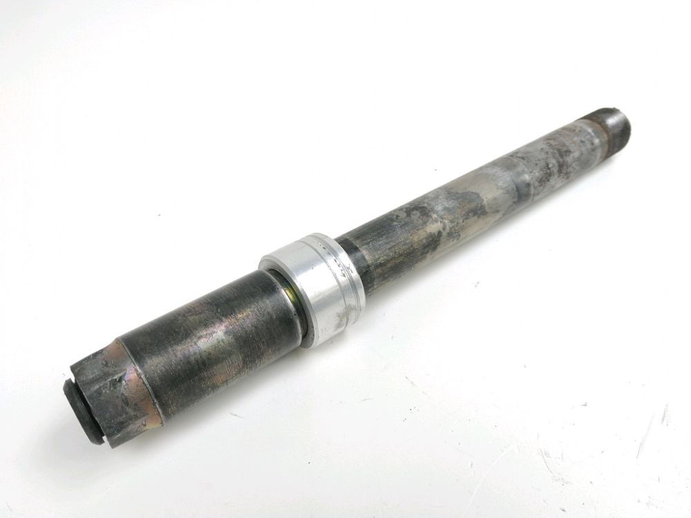 AXE DE ROUE AVANT