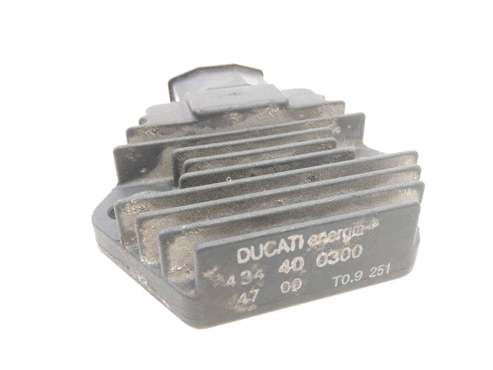 REGULATEUR DE TENSION