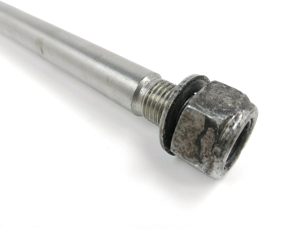 AXE DE ROUE AVANT