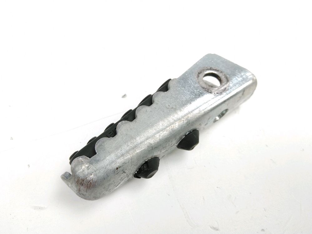 Repose pieds arriere droit