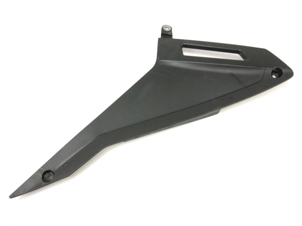 CACHE LATERAL DROIT