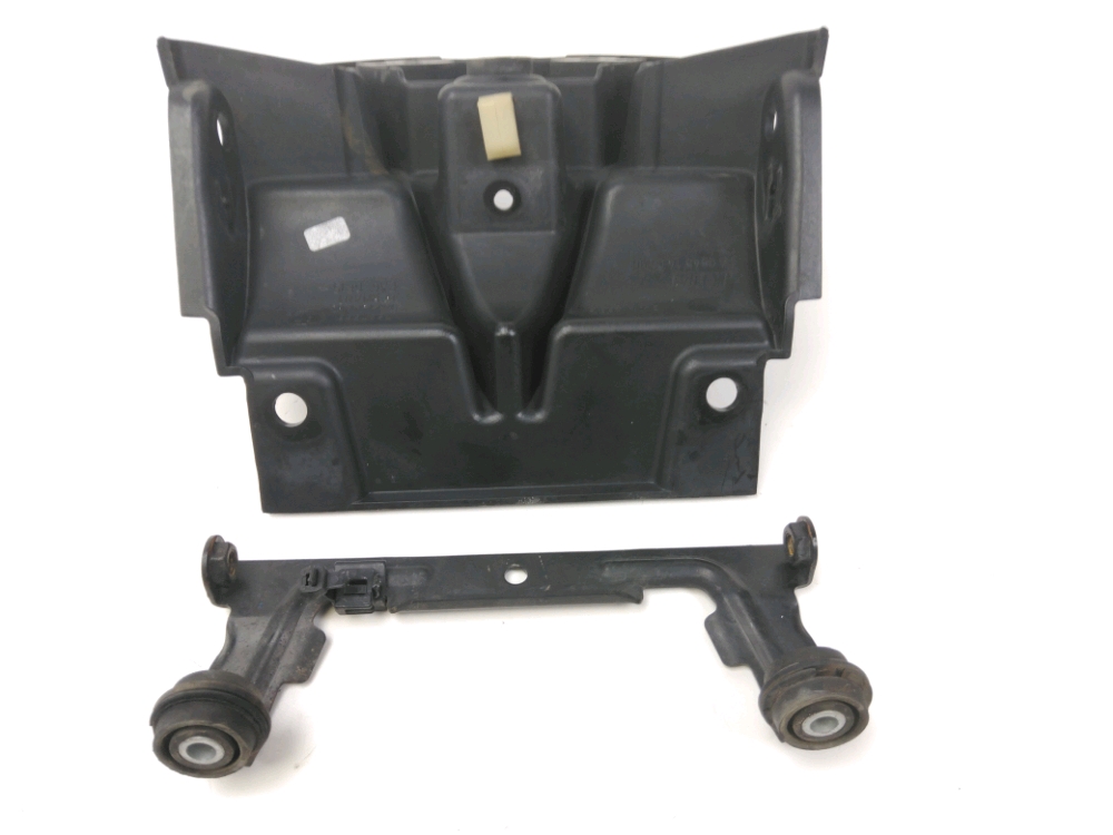 SUPPORT DE PLAQUE ET ECLAIRAGE