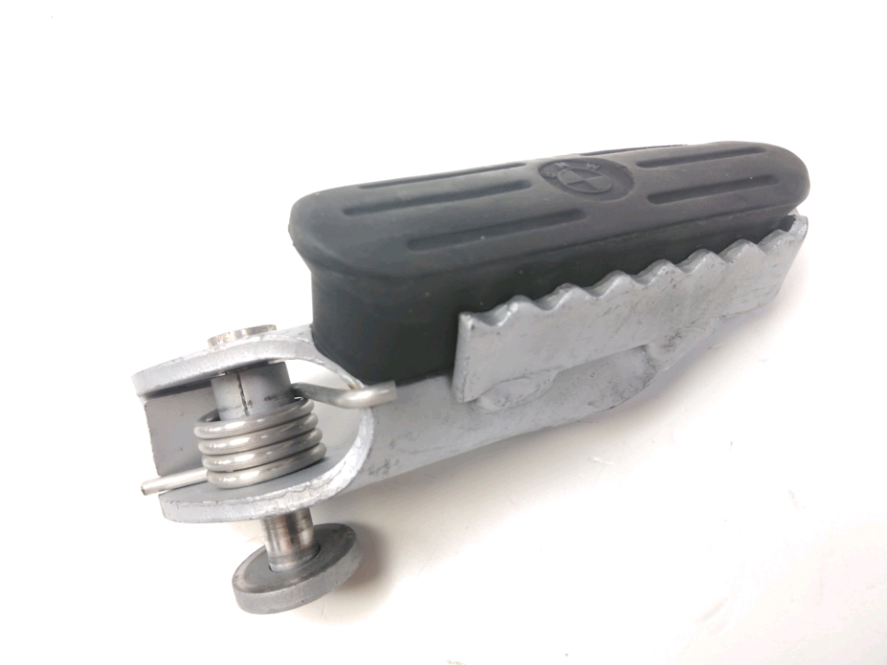 Repose pieds avant droit