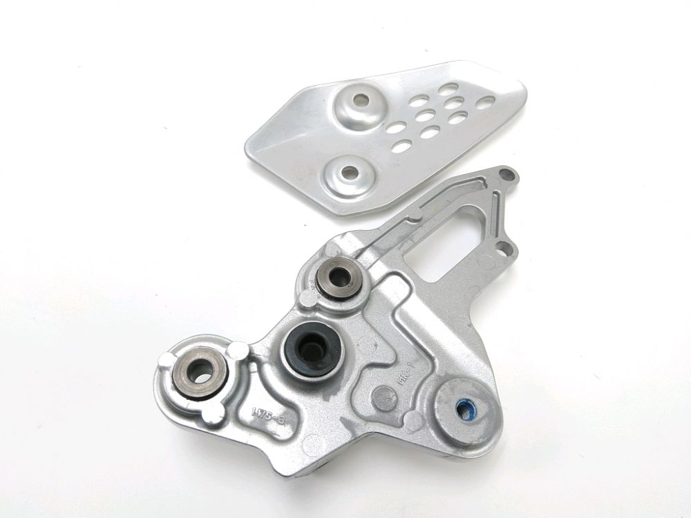 PLATINE AVANT DROITE