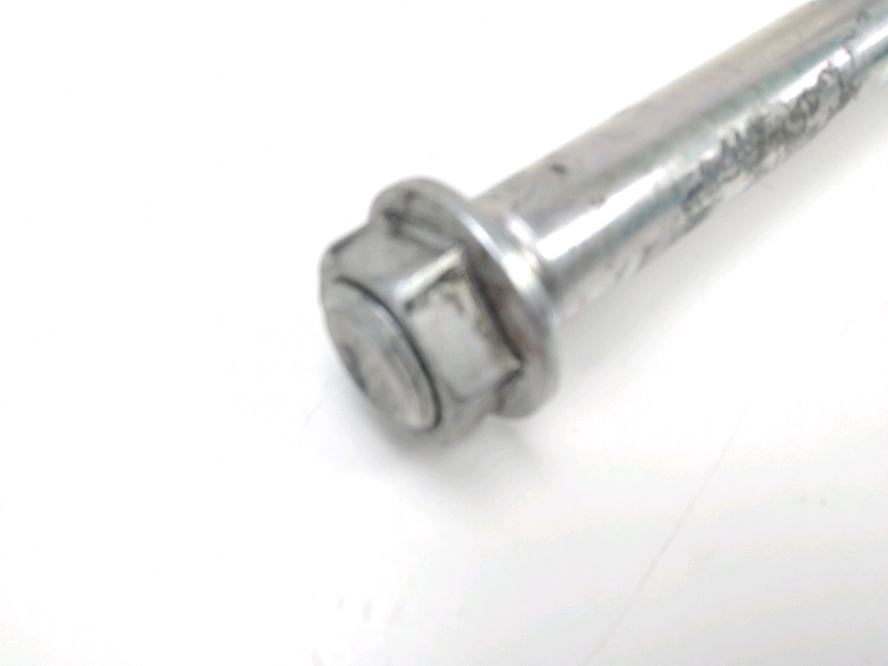 AXE DE ROUE ARRIERE