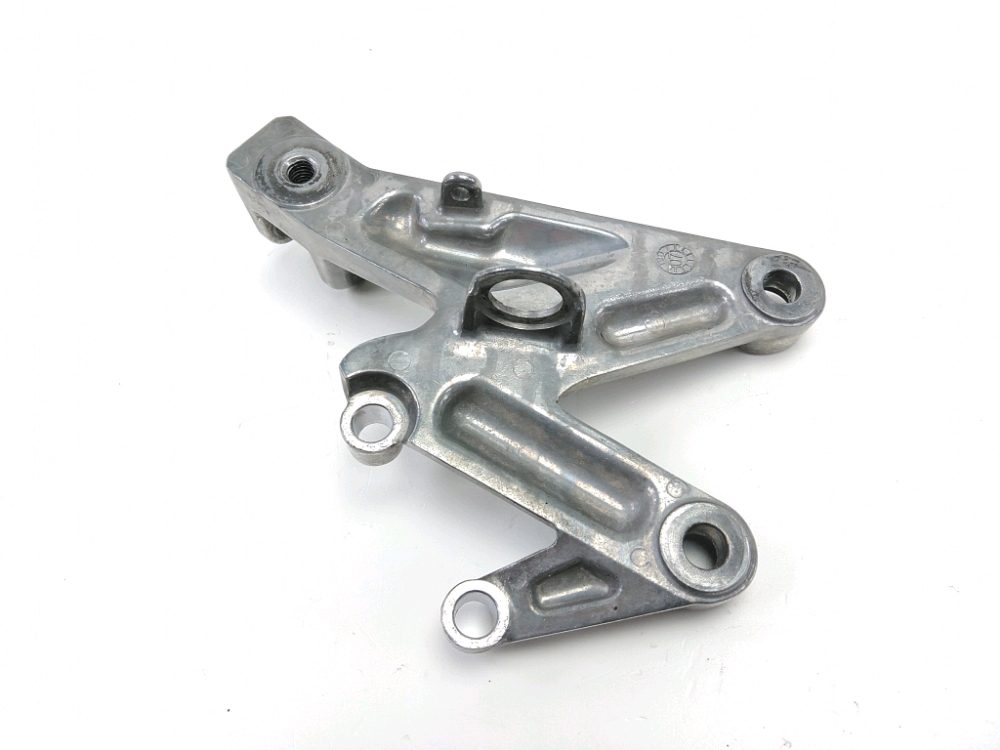 PLATINE AVANT DROITE