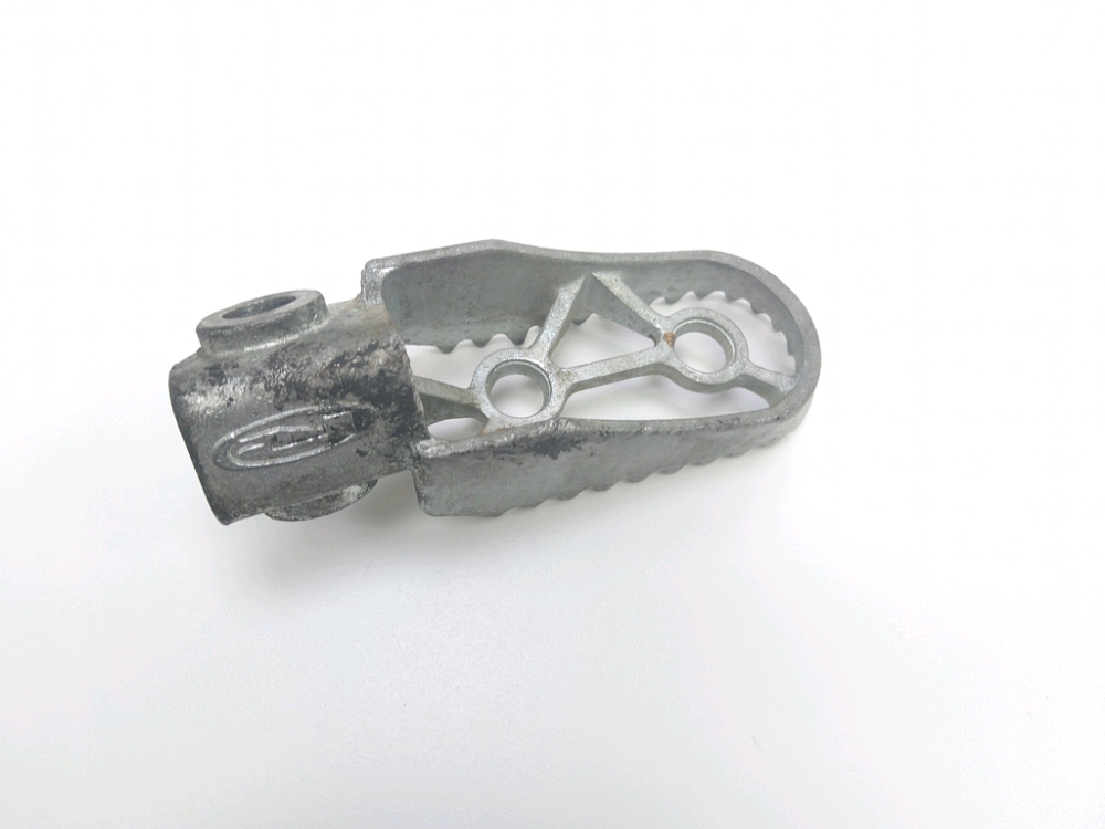 Repose pieds avant droit