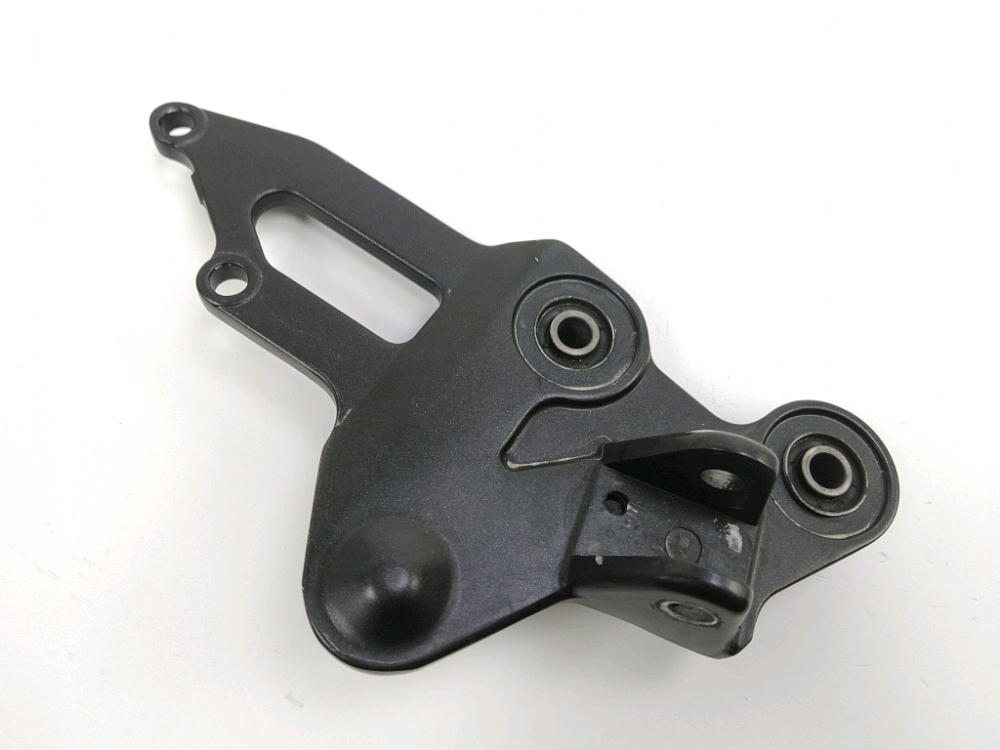 PLATINE AVANT DROITE