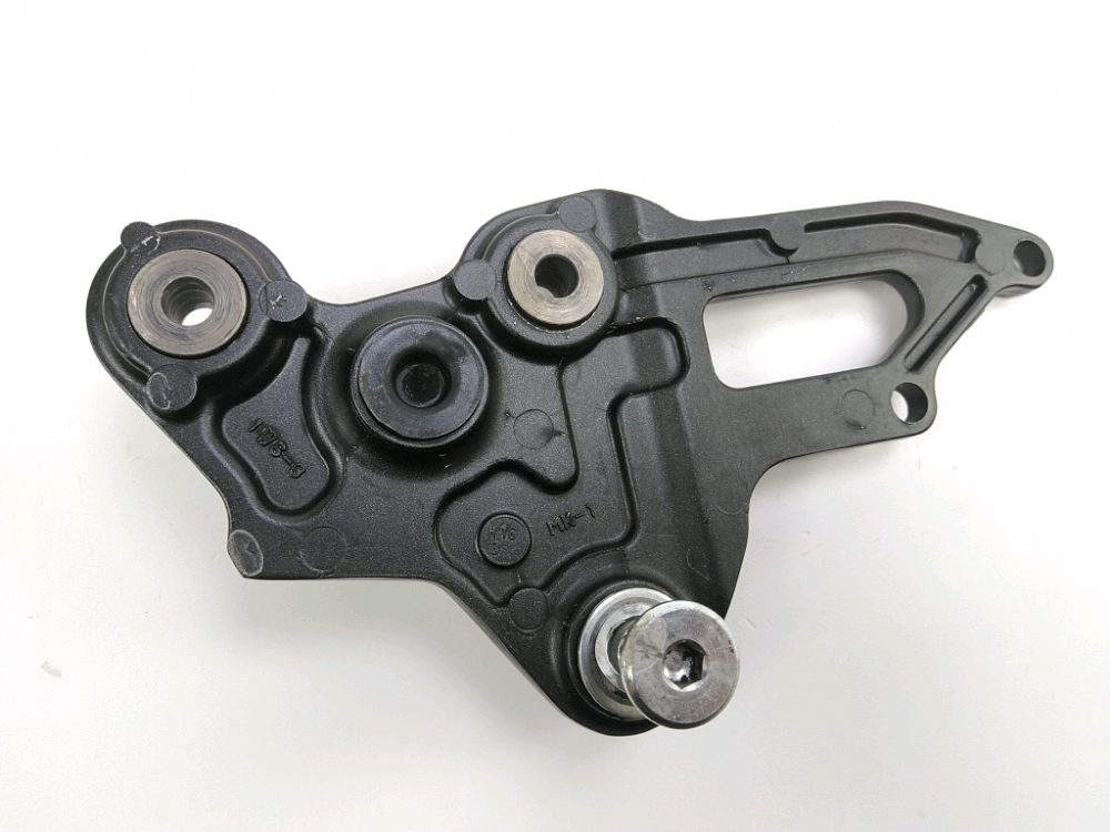 PLATINE AVANT DROITE