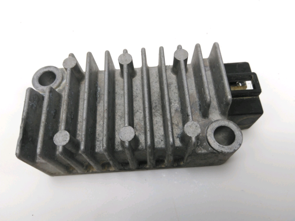 REGULATEUR DE TENSION