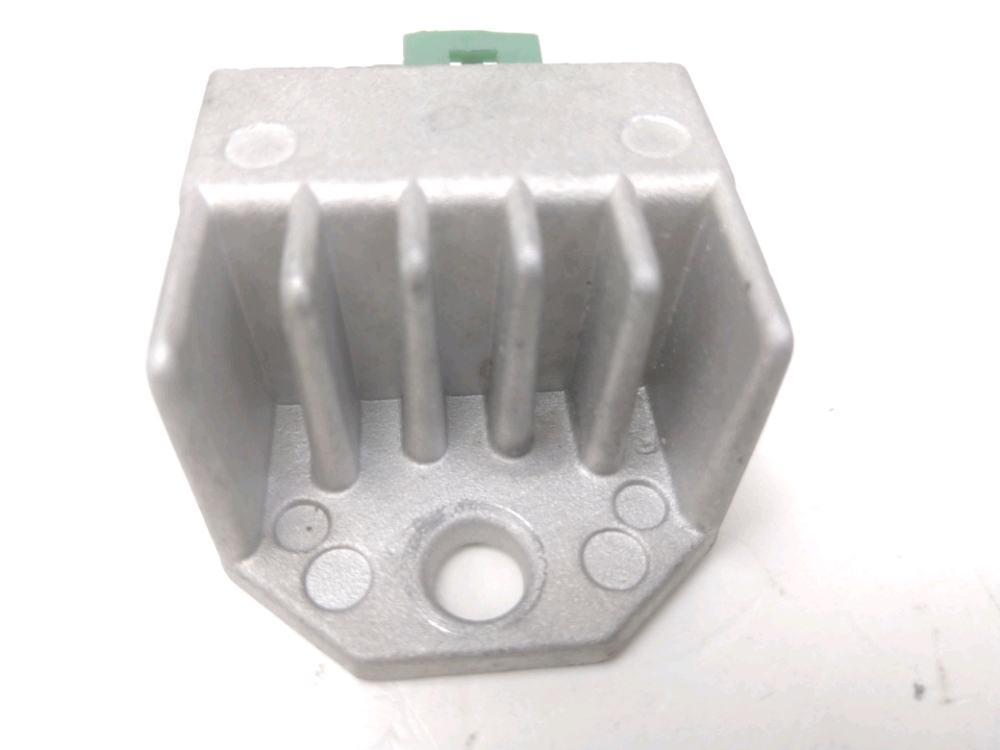 REGULATEUR DE TENSION