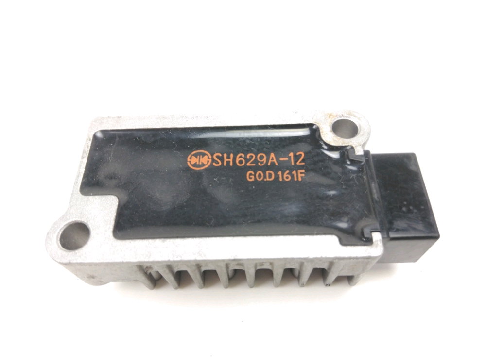 REGULATEUR DE TENSION
