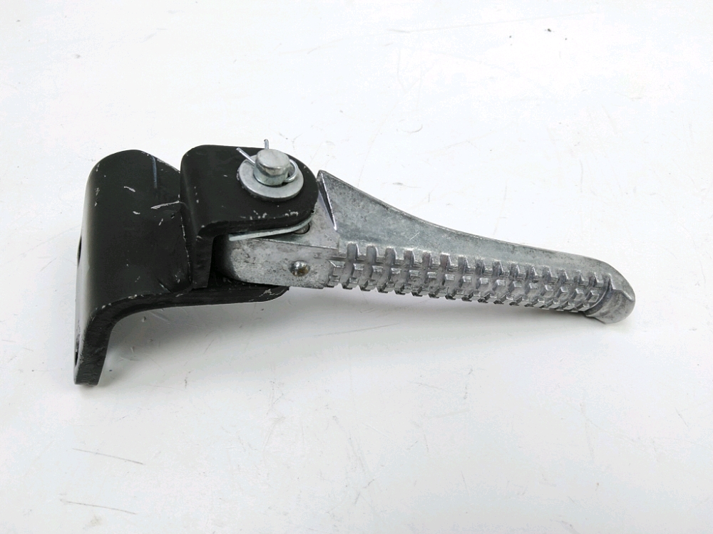 Repose pieds arriere gauche