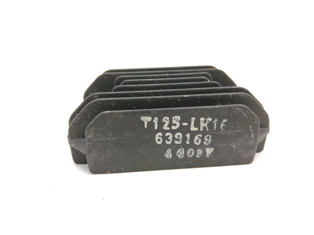 REGULATEUR DE TENSION