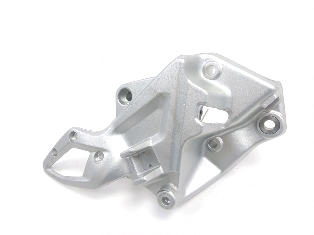 PLATINE AVANT DROITE